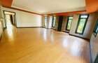 5 Bed House with En Suite in Lavington - 3