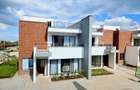 4 Bed Townhouse with En Suite at Links Road - 1
