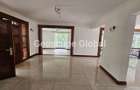 5 Bed House with En Suite in Rosslyn - 3
