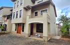 5 Bed Townhouse with En Suite at Lavington Green - 3