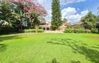 6 Bed House with En Suite in Lavington - 5