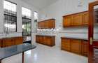 5 Bed Townhouse with En Suite in Brookside - 2
