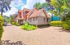 4 Bed Townhouse with En Suite at Lavington - 1