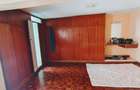 6 Bed House with En Suite in Lavington - 13