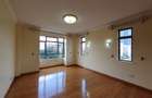 3 Bed Apartment with En Suite at 1St Parklands Avenue - 11