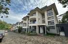 5 Bed Townhouse with En Suite at Lavington - 1