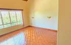 5 Bed House with En Suite at Flem Tree - 9