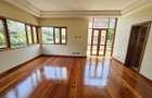 5 Bed House with En Suite in Lavington - 6