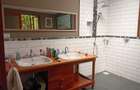 2 Bed House with En Suite at Rhino Park - 11