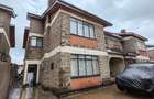 4 Bed Townhouse with En Suite at Near Boma Hotel - 1