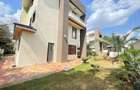 5 Bed Townhouse with En Suite in Lavington - 2