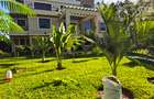6 Bed House with En Suite at Kephis - 2