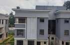 5 Bed House with En Suite in Lavington - 2