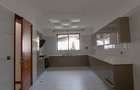 6 Bed Townhouse with En Suite in Lavington - 3
