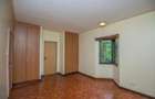 4 Bed Apartment in Riverside - 5