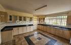 4 Bed House with En Suite in Rosslyn - 4