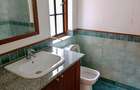 4 Bed Townhouse with En Suite in General Mathenge - 13