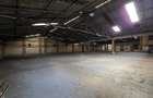 40,000 ft² Warehouse with Parking in Industrial Area - 2