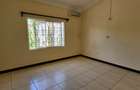 4 Bed House with En Suite at Hr93 - 9