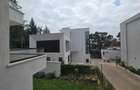 5 Bed House with En Suite in Lavington - 17