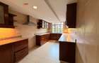 4 Bed Apartment with En Suite in Riverside - 11