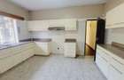 5 Bed House with En Suite in Rosslyn - 4