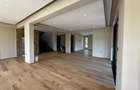 6 Bed House with En Suite in Nyari - 5