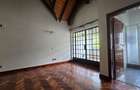 5 Bed House with En Suite in Lavington - 3