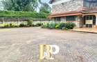 5 Bed House with En Suite in Nyari - 3