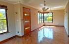 4 Bed House with En Suite in Ridgeways - 3