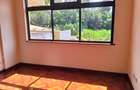 3 Bed Apartment with En Suite in State House - 10