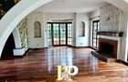4 Bed Townhouse with En Suite in General Mathenge - 3