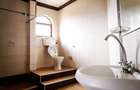 10 Bed House with En Suite in Karen Hardy - 8