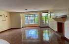 5 Bed Townhouse with En Suite at Lavington Rd - 5
