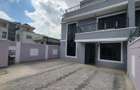 6 Bed House with En Suite in Membley - 20