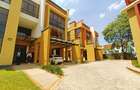 5 Bed House with En Suite in Lavington - 1