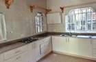 4 Bed Townhouse with En Suite at Bendera - 17