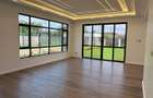 5 Bed Villa with En Suite in Lavington - 1