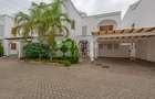 4 Bed House with En Suite at Lantana Coral Drive - 2