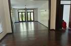 5 Bed Townhouse with En Suite at Lavington - 6