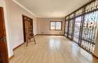 5 Bed Townhouse with En Suite in Lavington - 10