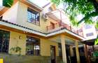 6 Bed House with En Suite in Lavington - 2