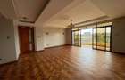 4 Bed Apartment with En Suite in Riverside - 2