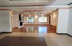 4 Bed Townhouse with En Suite at Near The Westgate - 2