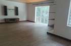 5 Bed Townhouse with En Suite at Lonetree - 5