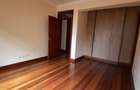 5 Bed Townhouse with En Suite at Lavington - 7