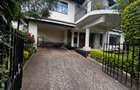 4 Bed Townhouse with En Suite in Brookside - 1