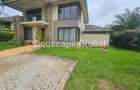 4 Bed House with En Suite in Ridgeways - 10