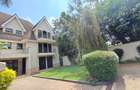 5 Bed House with En Suite in Lavington - 1