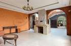 6 Bed House with En Suite in Ridgeways - 6